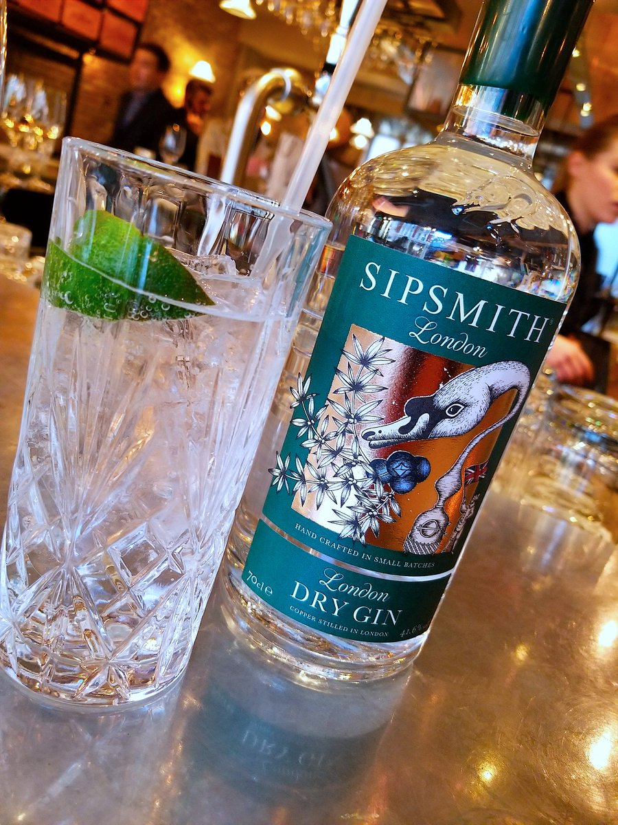 2850Marylebone's tweet photo. For those of you that didn't quite make it to the end of Dry January. Reward yourself with London's finest gin! 
@sipsmith https://t.co/TSApWCFwVu