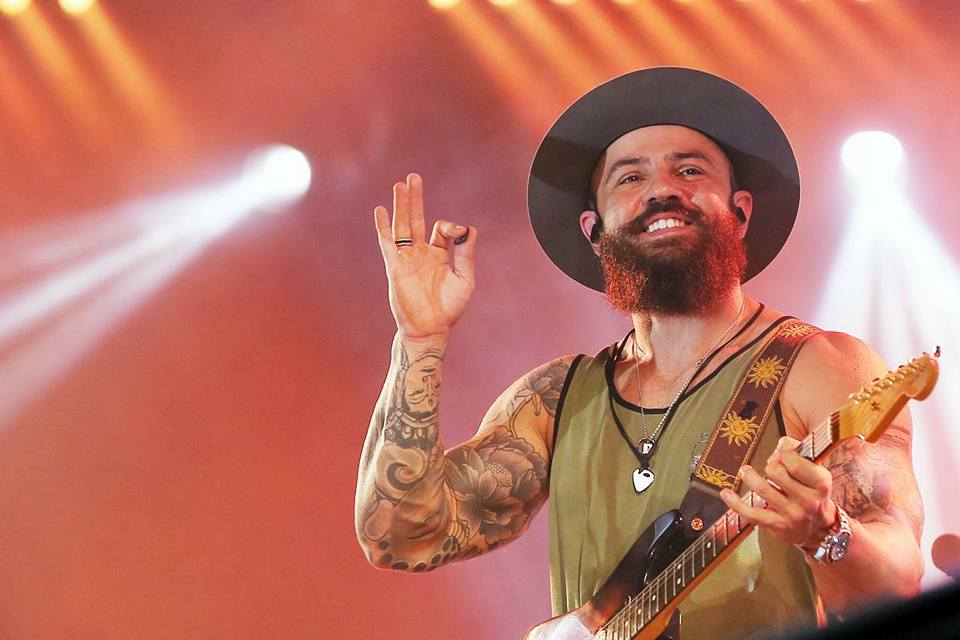 Diga o nome de uma música que te faz ficar feliz. 😃☺😁