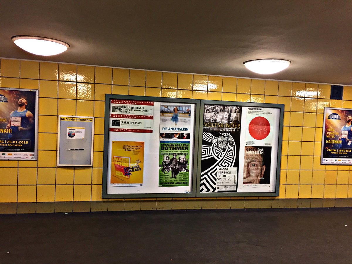 MarcelGoellnitz's tweet photo. Wenn einem die eigenen Athleten täglich über den Weg laufen 😜 
———-
#klassischewerbung #esgibtsienoch #advertising #display #derharting #event #istafindoor https://t.co/TVj9fIXgqs