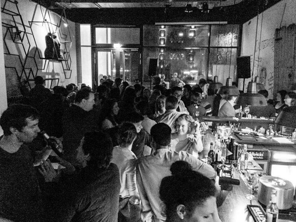 FleNaBO's tweet photo. @internationalafterwork @club20457 Osakaallee 8 #hafencity Tonight from 7pm, Free Entrance #cocktails #drinks #friends #fun #hamburg #hambourg #hamburgcity #_welovehh #hamburgwasgeht #welovehamburg #hamburgdigga https://t.co/qAAJtAnEi6