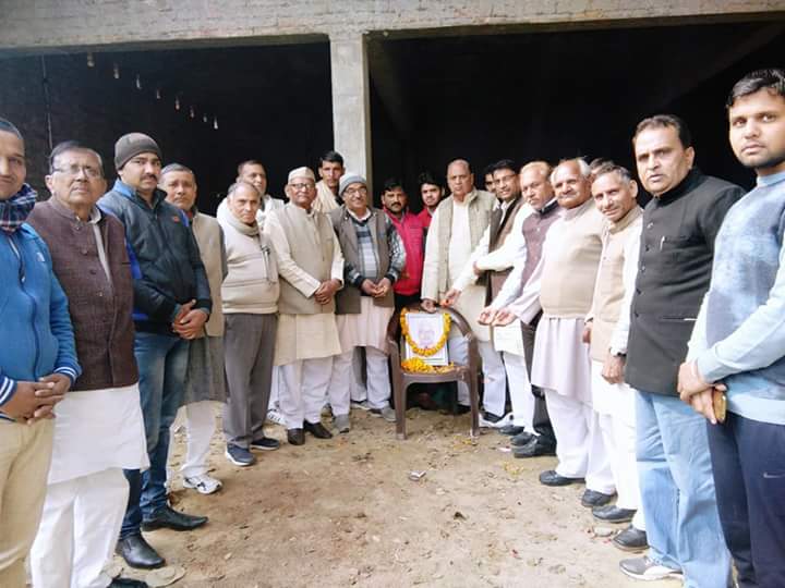 Rldmuzaffarngar's tweet photo. चौधरी चरण सिंह जी के अनुयायी अति पिछड़े समाज के पुरोधा,बिहार के दो बार मुख्यमंत्री रहे जननायक कर्पूरी ठाकुर जी की जयंती पर रालोद कार्यालय पर श्रदासुमन अर्पित करते  @jayantrld
@RLDparty @SudhirBhartiya @kadiyan0091 @AmbujPa08648019 @abhishek111181 https://t.co/8NDgUmPnOP