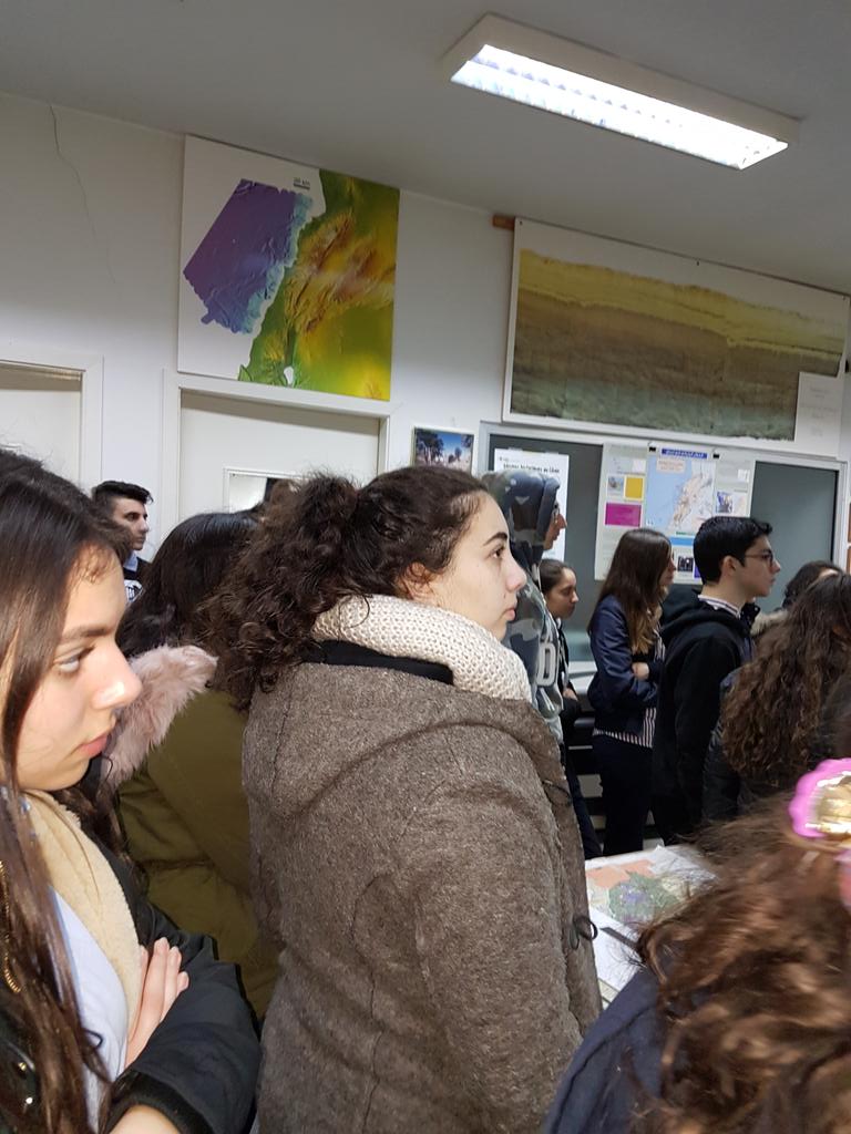 زيارة ميدانية لطلاب الثانوي الاول  لمركز بحنس الجيولوجي للتعرف على الات الرصد الجيولوجي كيفية تحديد الموجات الزلزالية @hhhsinfo