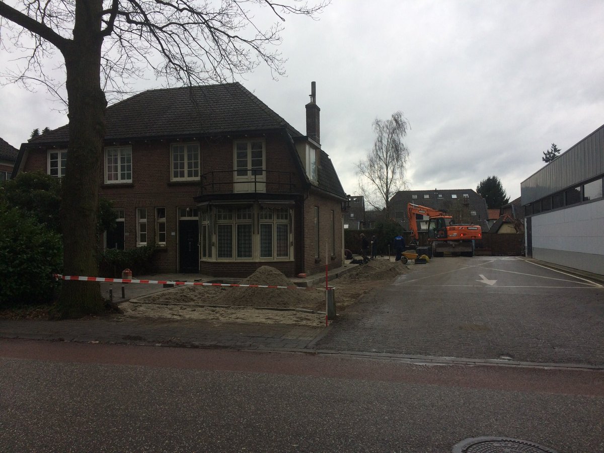 EstherVBaren's tweet photo. @puuhr @gem_heuvelrug Lijkt verdacht veel op aanleg parkeerplaatsen #Lidl #doehierwataan https://t.co/1bfROOS0Fr