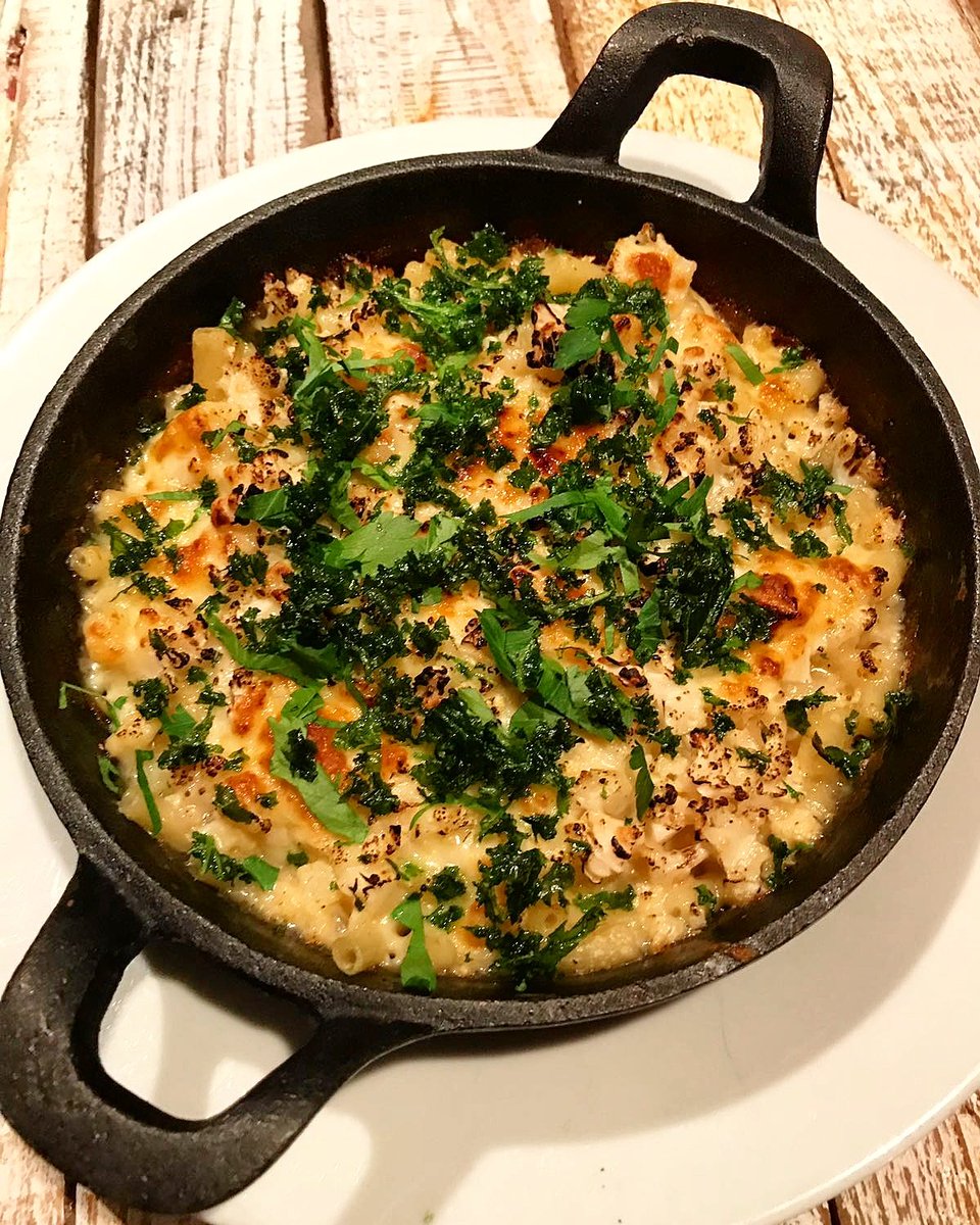 Boma_Green's tweet photo. Camembert and smoked bacon mac and cheese, cauliflower gratin, parsley and kale.
New sharing side on at BG by @jackrey89.
#foodporn #macandcheese #bomagreen #londonrestaurants #parsonsgreen #sw6 https://t.co/8QGNrpiieD