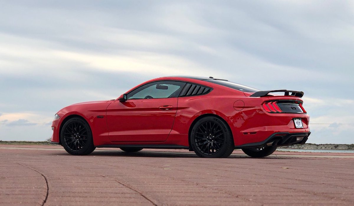 Carfluence's tweet photo. 2018 Ford Mustang GT Premium https://t.co/ncu0JhYIz3