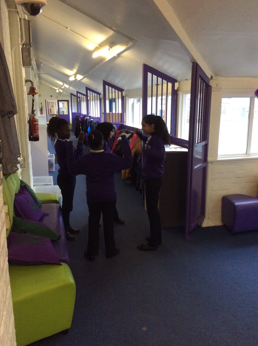 BPrimary's tweet photo. Using drama to help us write cohesive stories in Year 6! #year6 #inspirecreateachieve https://t.co/DjY3PpBjFa