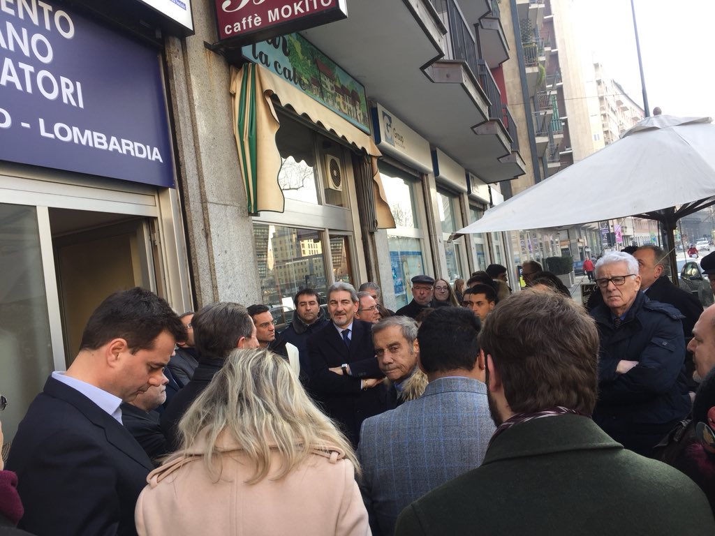 fabiobenati's tweet photo. #GIORNALISTI-Oggi festeggiamo il nostro patrono #SanFrancescodiSales. Per celebrarlo ho scelto di condividere questo momento con don Walter #Magnoni responsabile Pastorale Sociale e del #Lavoro @chiesadimilano all’inaugurazione sede #Movimento #Cristiano #Lavoratori https://t.co/gPGCNDasSE