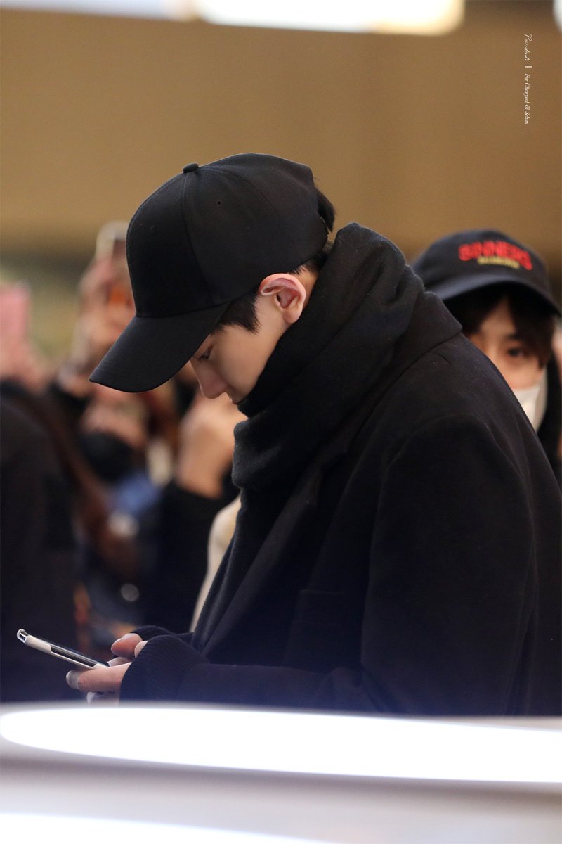 EXO_VISUALS's tweet photo. baekhyun: im missing you loey
chanyeol: even if i'm just beside you?
baekhyun: yes ' ㅅ '
chanyeol: okay then
baekhyun: ok then???!!
chanyeol: i'll get closer ♡

lmao just a random prompt
#EXOLPromptDay #chanbaek https://t.co/kKjTka4wZA