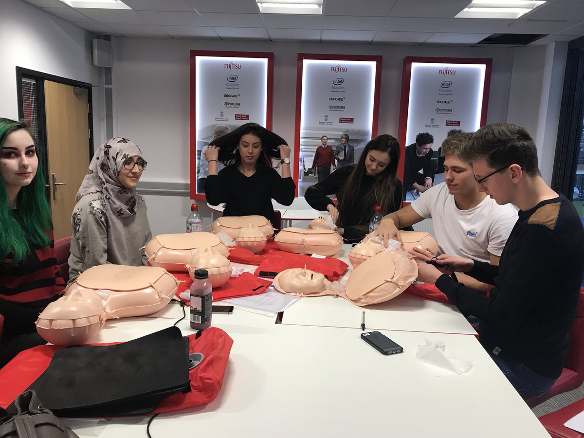 bws007's tweet photo. Great to welcome @CarlPowell2 from @WelshAmbulance service to the @Talent_Bank_ @SoMSwansea to deliver a masterclass session on resuscitation #CPR #practical #skills https://t.co/WFCLL3zx6A