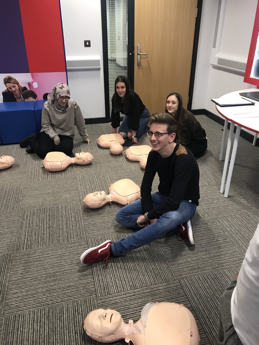 bws007's tweet photo. Great to welcome @CarlPowell2 from @WelshAmbulance service to the @Talent_Bank_ @SoMSwansea to deliver a masterclass session on resuscitation #CPR #practical #skills https://t.co/WFCLL3zx6A