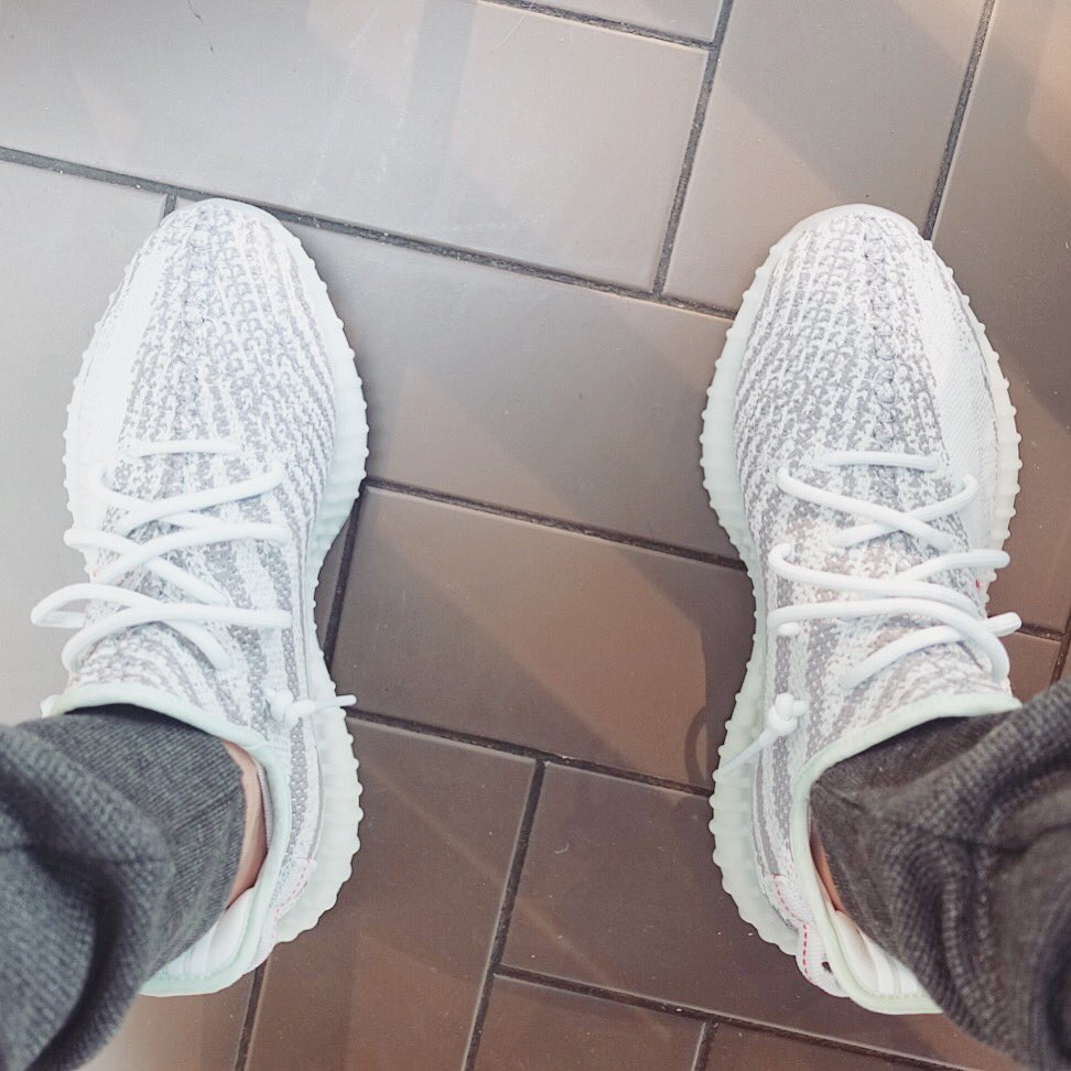 DavidPalleschi's tweet photo. ❄️❄️❄️ 

Fresh feels.

What you wearing today?

#HighSnobiety #KicksOnFire https://t.co/ig4LbRulPH