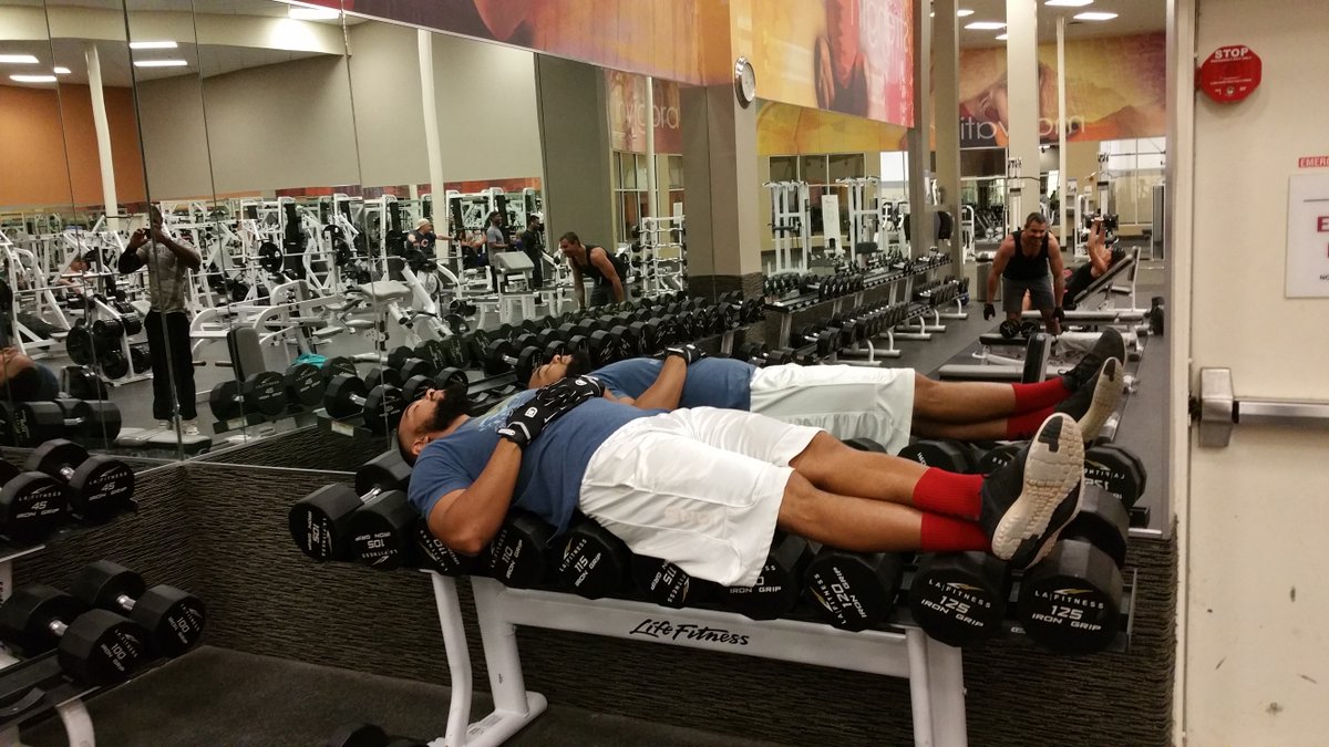 EddieRomanMedia's tweet photo. I'm dog tired but got to finish what I started this week & go to this evening 7pm class tonight smh #OperationLGN Hell Week #2adays #d4sm #fitnessmotivation #whereisRho #kingdomtravels #gymlife #goals @antaresbrown @MensHealthMag @muscle_fitness https://t.co/iwryAmfcBf