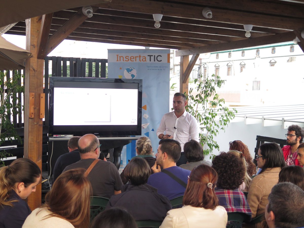 ramosmelian's tweet photo. Lujazo participar como ponente junto a @atarecos y @bicompatible en el programa #InsertaTIC organizado por el @ITCCANARIAS y la @Fundacion_FULP. 2 jornadas -para empresarios y estudiantes- donde hablamos del abanico de posibilidades que ofrece la #TransformacionDigital https://t.co/UmbKxLTuFu