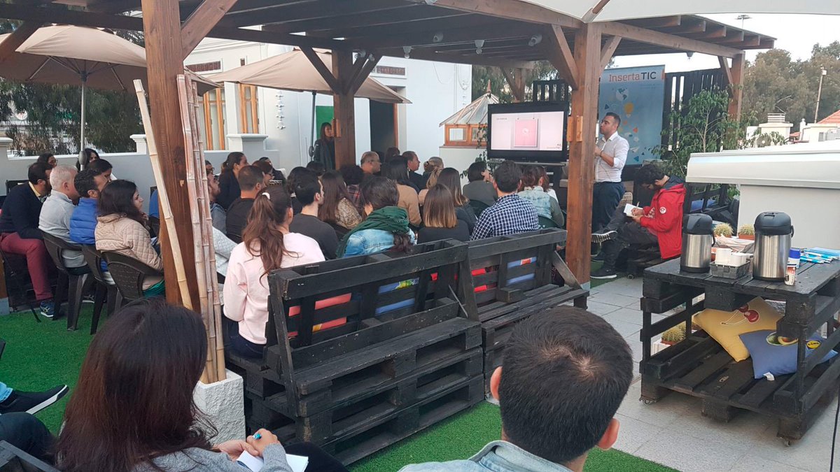 ramosmelian's tweet photo. Lujazo participar como ponente junto a @atarecos y @bicompatible en el programa #InsertaTIC organizado por el @ITCCANARIAS y la @Fundacion_FULP. 2 jornadas -para empresarios y estudiantes- donde hablamos del abanico de posibilidades que ofrece la #TransformacionDigital https://t.co/UmbKxLTuFu