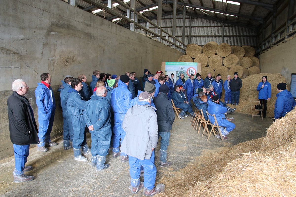 DiscoverCAFRE's tweet photo. Dr. Aidan Cushnahan addressing a group of dairy farmers at the CAFRE dairy open days at Greenmount https://t.co/WTyUVhhEYL
