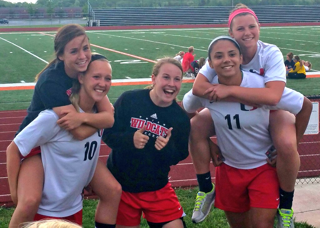 UHSSoccer's tweet photo. Surround yourself with people that push you to do better &amp; be better...No drama or negativity...Just higher goals &amp; higher motivation...Good times and positive energy...No jealousy or hate...Simply bringing out the absolute best in each other #UnitedWeWin ✔
#UnionSoccerFamily 💯 https://t.co/z97Xi4aAZV