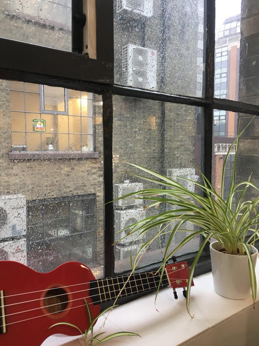 MarshallMargaux's tweet photo. So gloomy in #London, makes me want to plan some holidays! ☀️ https://t.co/9SE1d4GWxg