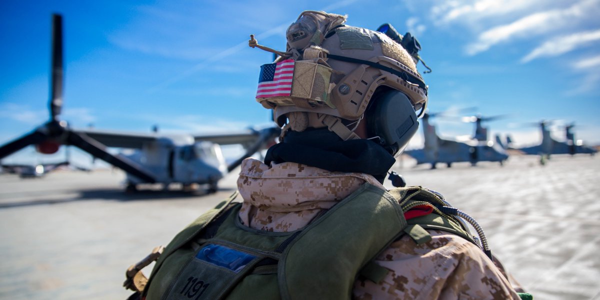 Free Bird

A Reconnaissance Marine with 3rd Marine Division, walks past MV-22 Ospreys at Marine Corps Air Ground Combat Center, Twentynine Palms, California.