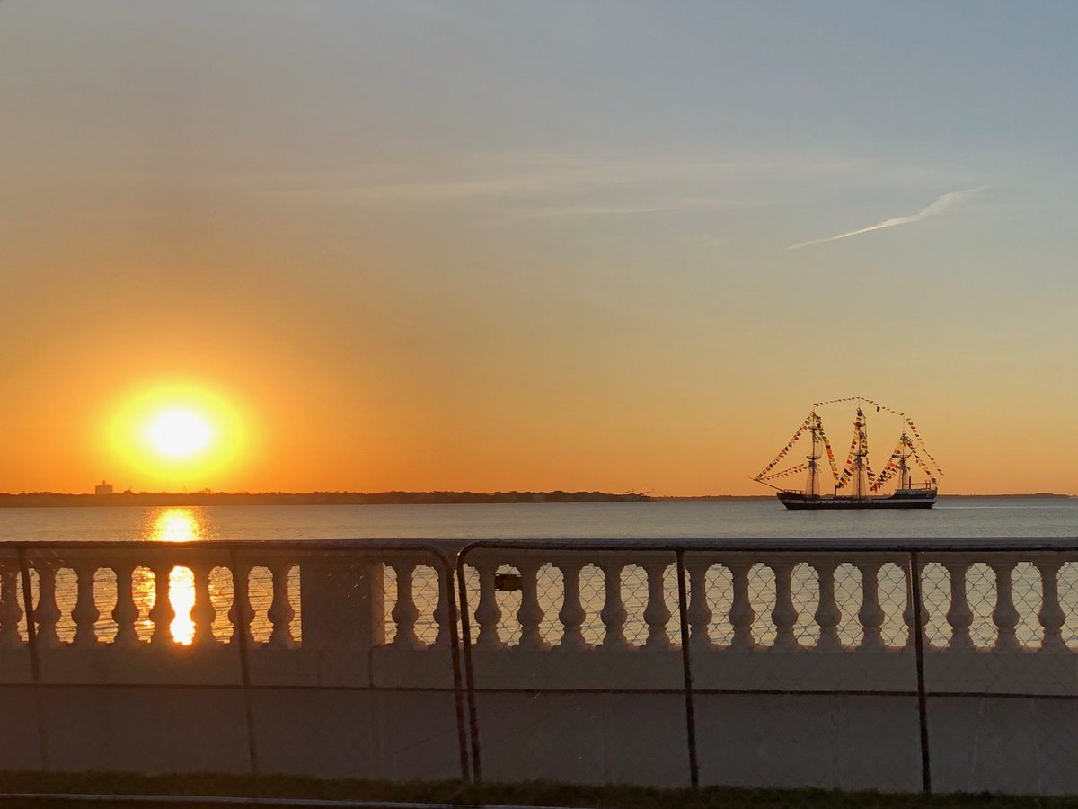 Enjoying a beautiful #Gasparilla sunrise over Hillsborough Bay this morning! 😍☠️☀️