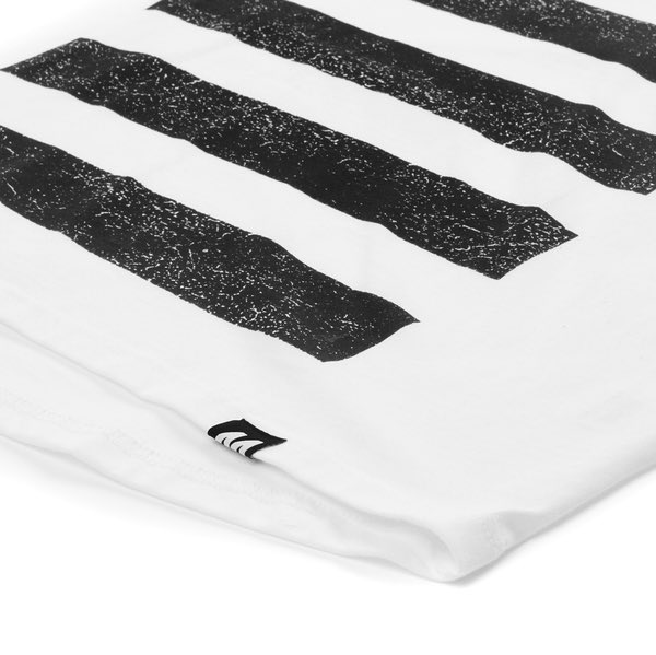 44Ldn's tweet photo. 44LDN 'Crossing' T-Shirt 
White
–
Available online at https://t.co/9YiFjxnyGZ
–
Follow @44LDn #44LDn
–
–
–
#44ldn #streetstyle #streetwear #dadhats #streetfashion #menswear #apparel #caps #offwhite #londonfashion #fashion #style #ootd #lifestyle #streetphotography https://t.co/oyNBJucHJa