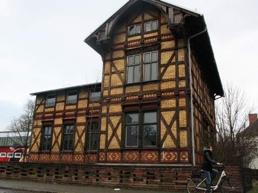 volksstimme_md's tweet photo. Das Rayonhaus in der Steinigstraße in #Magdeburg wird wiederbelebt. Schon im Februar 2018 soll dort wieder eine Gastronomie eröffnen. https://t.co/n86Ow7pygE https://t.co/VQkHc064uZ