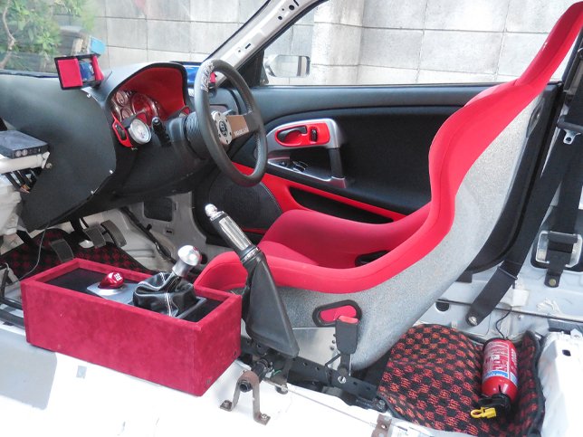 くすの とひろ 彫刻 絵本作家 仕様パクられる心配がない車乗りの会 一人乗りで構造変更済みの軽量仕様 外装は F50型シーマの色 内装は 鋭意製作中です なんだか冬眠気味ですが 寒波が過ぎたら 走りたいー T Co Tfhceaxg8g T