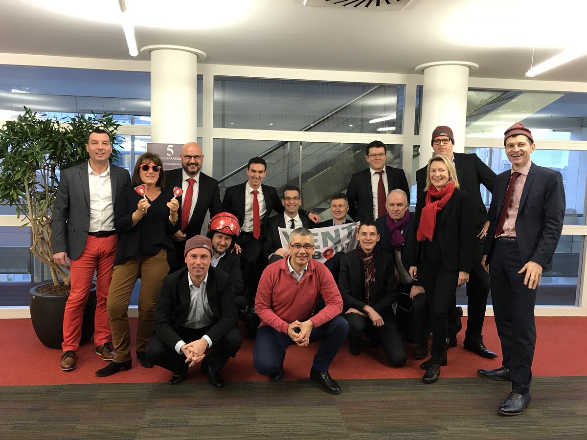 erwanrefloch35's tweet photo. United colors of...arkea @vent2bout  @cmarkea @CMB_DD35 #red_day @JaimeCMArkea https://t.co/Z7d92QOqxE