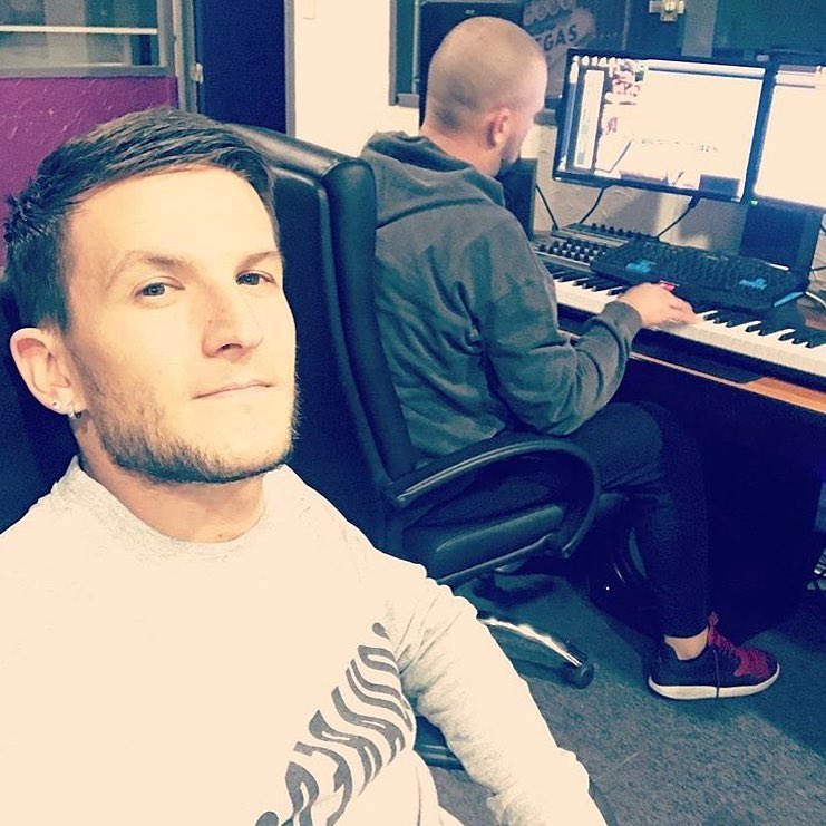 GroupRplay's tweet image. C'est ici que tout se passe 📀cc @theomorti @stepperz_gangzilla #laboratoire #music #records #mixage #mastering #rplaymusic #hit2018