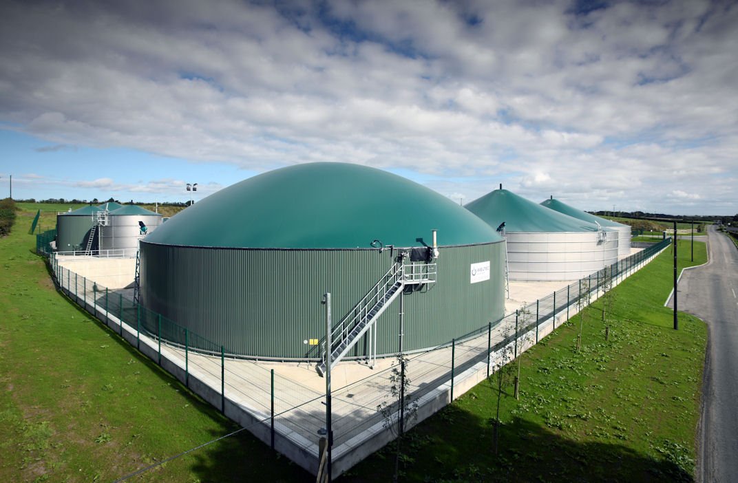 AntonUsov1892's tweet photo. @EBRD provided US$15 mn to #ModusGroup of #Lithuania for construction of 4 biogas CHPs in #Belarus. 1st EBRD investment in power sector in Belarus to generate 32 GWh of electricity & reduce CO2 emissions by 15,300 tonnes annually https://t.co/IZALn2TloQ