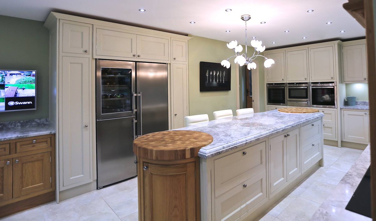 greensmithInter's tweet image. They say that the kitchen is the heart of the home. And we believe it’s true. Whether it’s a small cosy kitchen or a contemporary open planned design you are looking for, Greensmith Interiors can help transform your kitchen today #lovenotts #uk #kitchens  #handcrafted