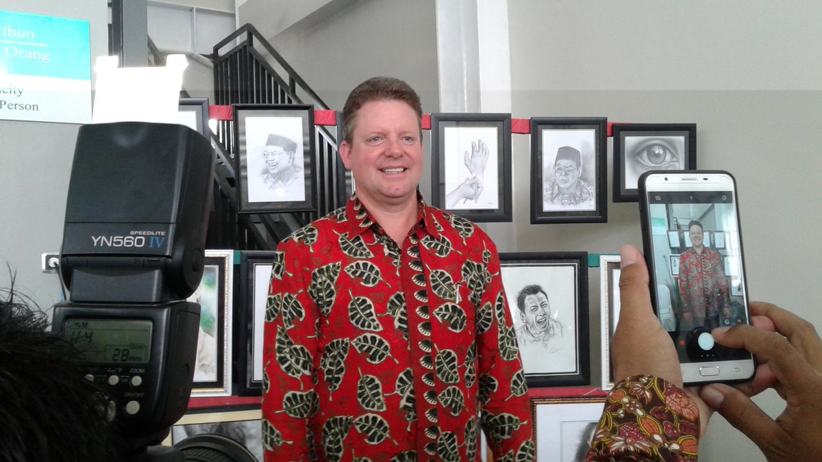 abs_angga's tweet photo. 4 punggawa @SanggarLAB Pameran Sketsa wajah di acara Peresmian Puskesmas Gayam, Gedung Serbaguna Gayam, dan Jembatan Gayam - Purwosari.
@KangYotoBjn @ExxonMobil_ID @HumasSKKMigas @msobirin1991 #GayamMakinMaju https://t.co/pnbkiMs3PG