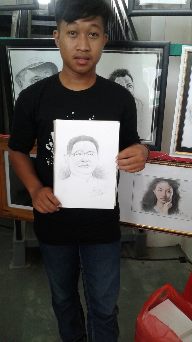 abs_angga's tweet photo. 4 punggawa @SanggarLAB Pameran Sketsa wajah di acara Peresmian Puskesmas Gayam, Gedung Serbaguna Gayam, dan Jembatan Gayam - Purwosari.
@KangYotoBjn @ExxonMobil_ID @HumasSKKMigas @msobirin1991 #GayamMakinMaju https://t.co/pnbkiMs3PG