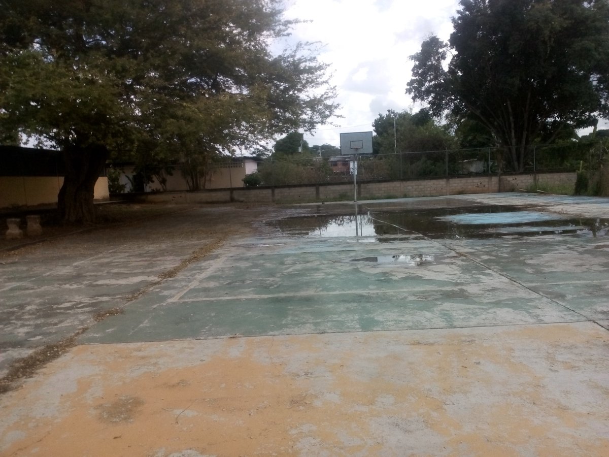 e_bocaney's tweet photo. son 438 entre niños y niñas que se beneficiarian, una cancha techada @ContactoFede @JauaMiranda @YoyottePSUV @MargaudPSUV son por nuestros niños y niñas de la patria https://t.co/fFEkVBiQE6