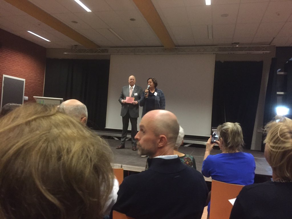 CDAsliedrecht's tweet photo. De mini-conferentie De klant in Regie ter ere van afscheid van Brigitta Müller (@Welzijnswerksld) wordt geopend door @WethouderHanny met de mededeling dat tevredenheidsmeting over Sociaal Team een 8,1 opleverde. #hulde https://t.co/hPY6NcjdzR