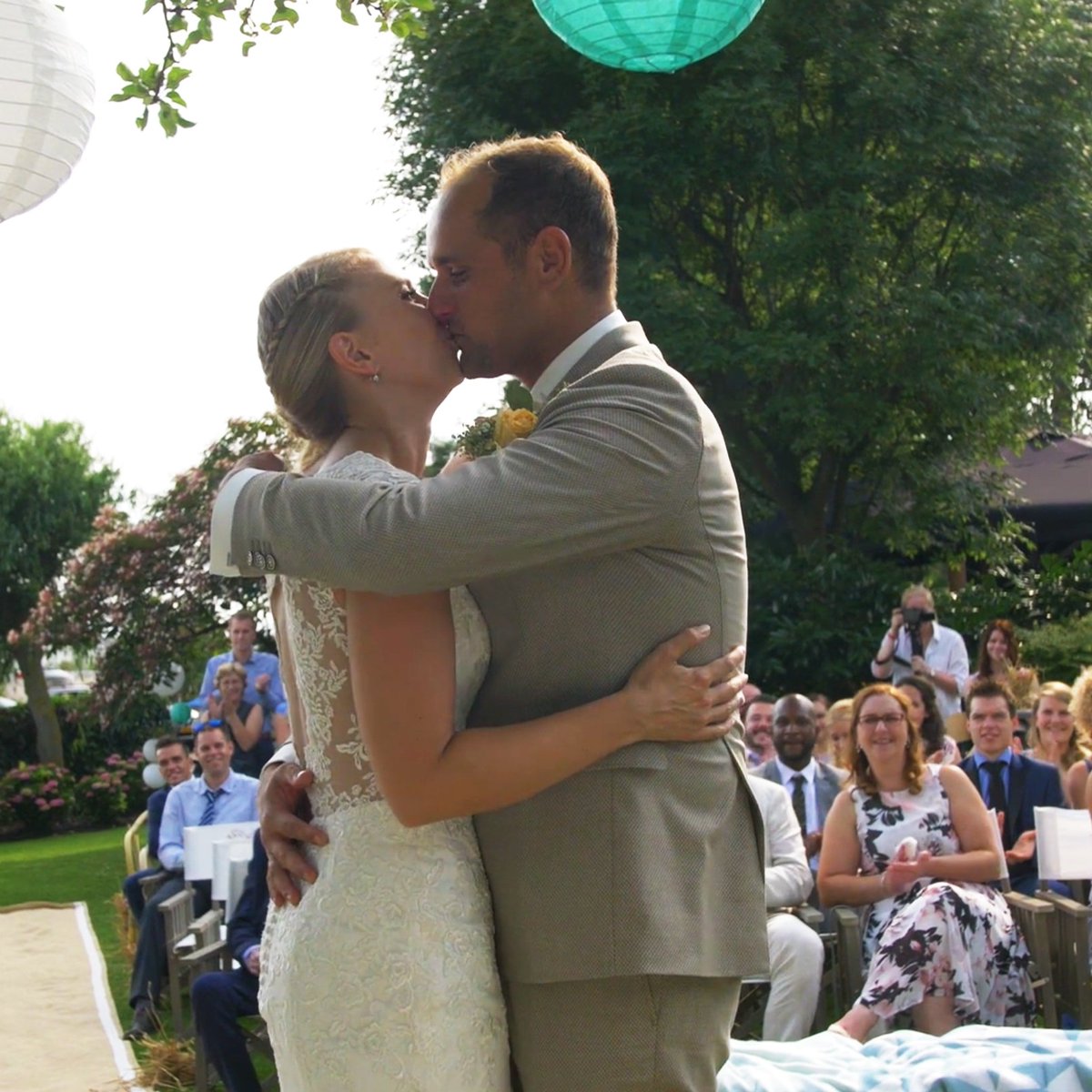 bruiloftsvideo's tweet image. Terugdenken aan de zomer ’17. Mooie buitenbruiloft van Willem &amp;amp; Monique. Laat de zon maar weer schijnen #warmste24januariooit #bruiloft #samedayedit #video vimeo.com/231169869