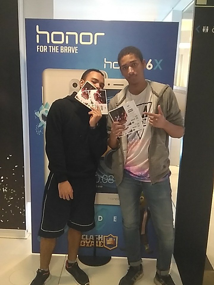 TFS_Game's tweet photo. Y ya tenemos a los dos ganadores del torneo de #LoL de las entradas dobles para ver #StarWars ofrecido por @FlagshipTef 

Felicidades: @NachoSeverino y @notienetwitter

QUE LA FUERZA OS ACOMPAÑE 👌👌 https://t.co/QelXhVycKA