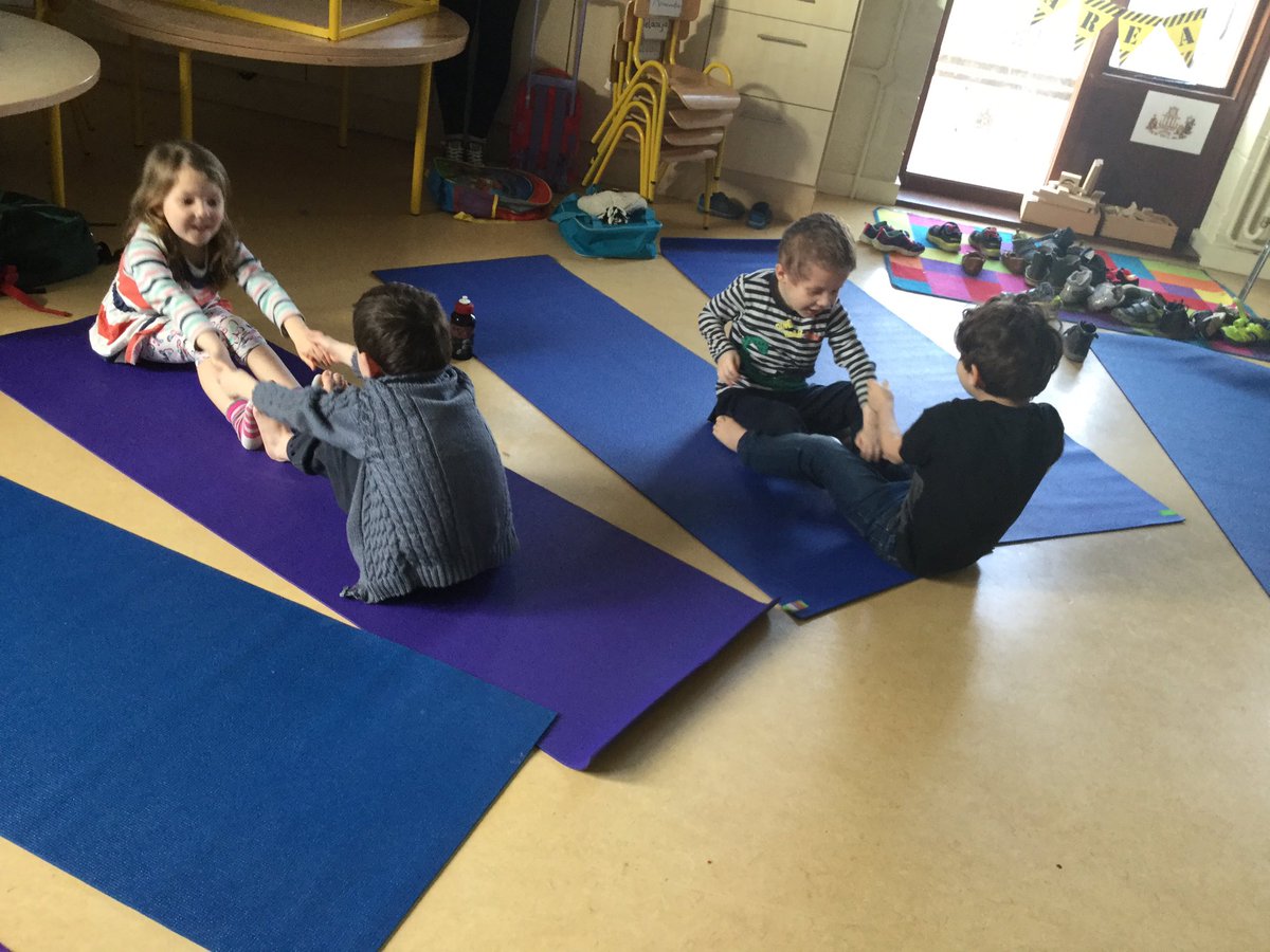 GetnsjiInfants's tweet photo. Practicing #yoga in the classroom with our buddies #MindfulClass #teamwork https://t.co/SbcRNFBMAm
