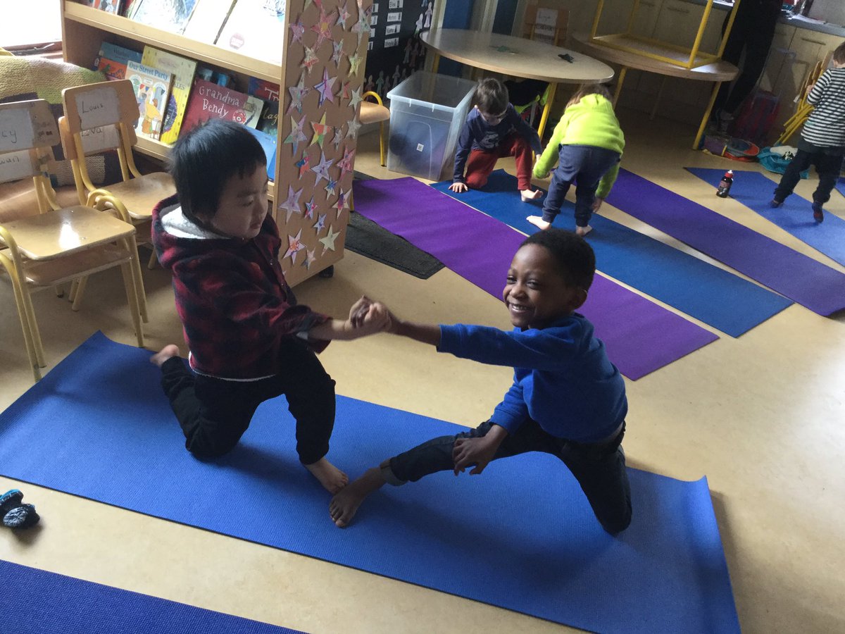 GetnsjiInfants's tweet photo. Practicing #yoga in the classroom with our buddies #MindfulClass #teamwork https://t.co/SbcRNFBMAm