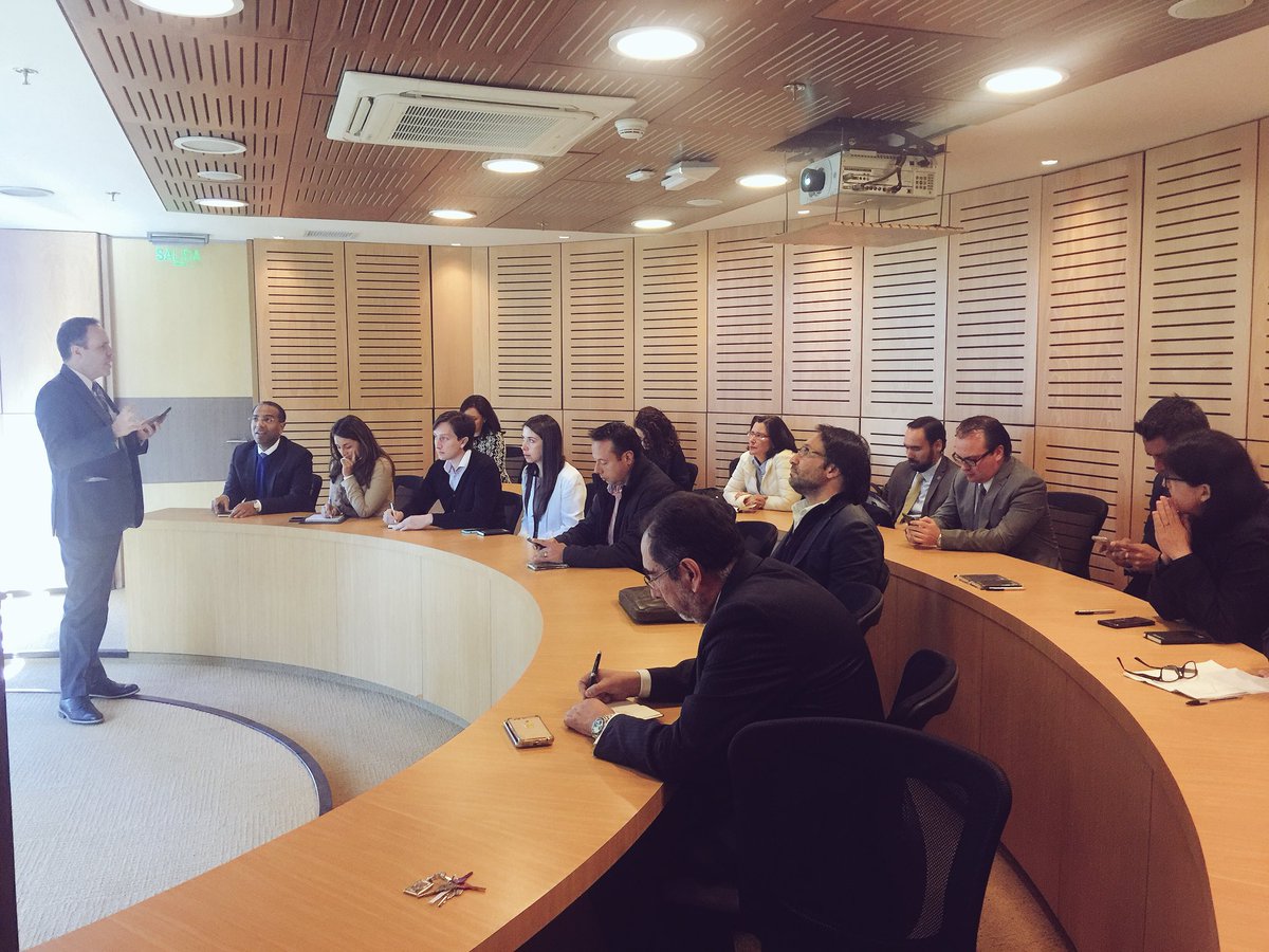 LinaEcheverri's tweet photo. Profesores del @Rosario_GSB conociendo y estudiando el enfoque de Aprendizaje Basado en Retos, aprendizaje vivencial en nuestras #Maestrías #CreateURfuture @AdmonURosario https://t.co/TbcnAeHBDM