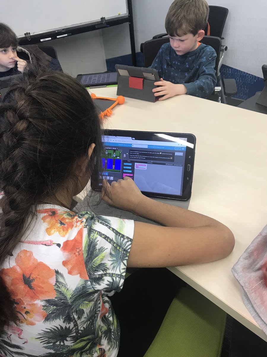 Happening now!! <a href="/CoderdojoDXB/">Coder Dojo Dubai Official</a> session 2!!! Some of the youngest coders yet!! With <a href="/thedamo/">thedamo</a>