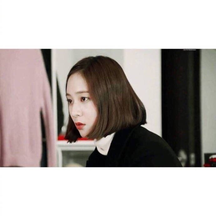 quotexter's tweet photo. 五年前 朋友是坐在你周围
不管上课下课都大聊瞎扯的那些人 
而现在朋友是坐在电脑手机后面发出信息
却不经常见面的那些人 
五年 十年后 也许大家
都奔波在工作和生活琐事中难以脱身 
但是请别忘记朋友 
那些曾经与你共度最单纯美好时光的人 https://t.co/liBVHDWbOS