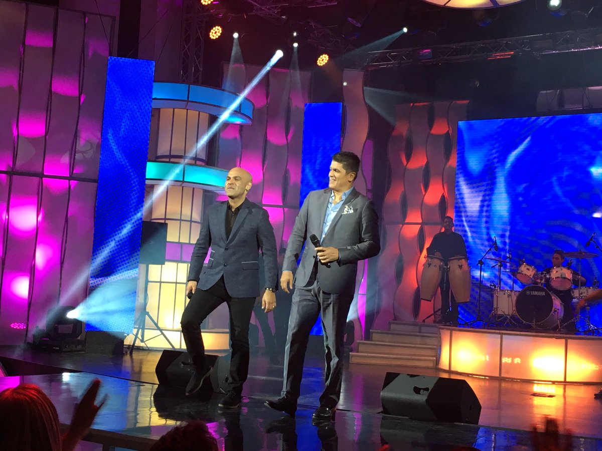 SabadoDCorazon_'s tweet photo. ¿Sabías que los artistas @OmarEnriqueVzla y @Eddy_Herrera cantaron juntos en el Gran escenario de #SabadoDeCorazon? Revive esta y muchas otras presentaciones en nuestra cuenta oficial de IG https://t.co/QrJpI5fs4y https://t.co/ay7QyW45re