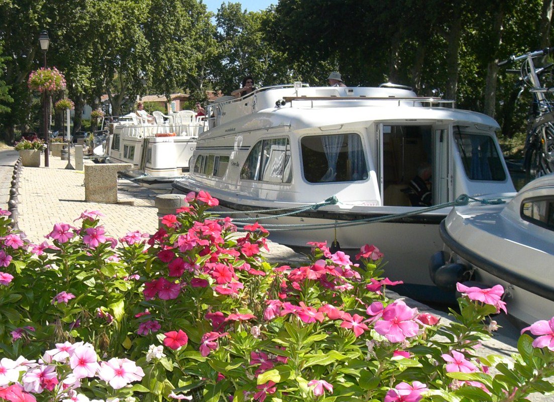 20% off an April 2018 self drive barge tour on a Le Boat barge when you book with us by January 31, 2018. This fantastic deal is available for budget and comfort fleets. See beautiful blooming flowers in the long days of spring. For more details visit facebook.com/bargeconnectio…