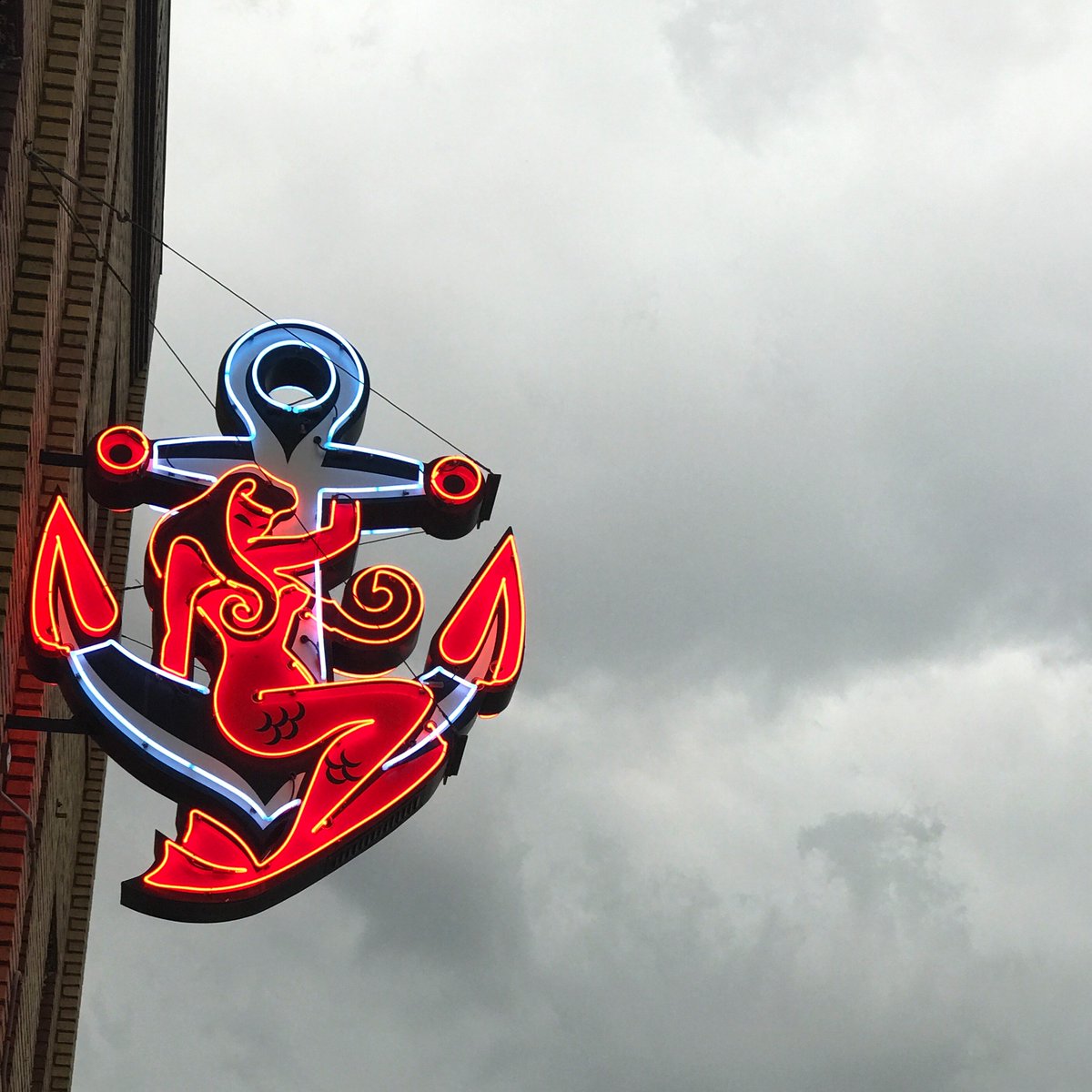 anchorwichita's tweet photo. @MedcalfByESPN We're here for you, Myron. Look for the mermaid, corner of Douglas and Ida. Good food, 59 craft beers on draught, and our own butcher @chopshopwichita next door. #eatlocal #wichita #shopsmallICT #goshox https://t.co/XquoUxXGdk