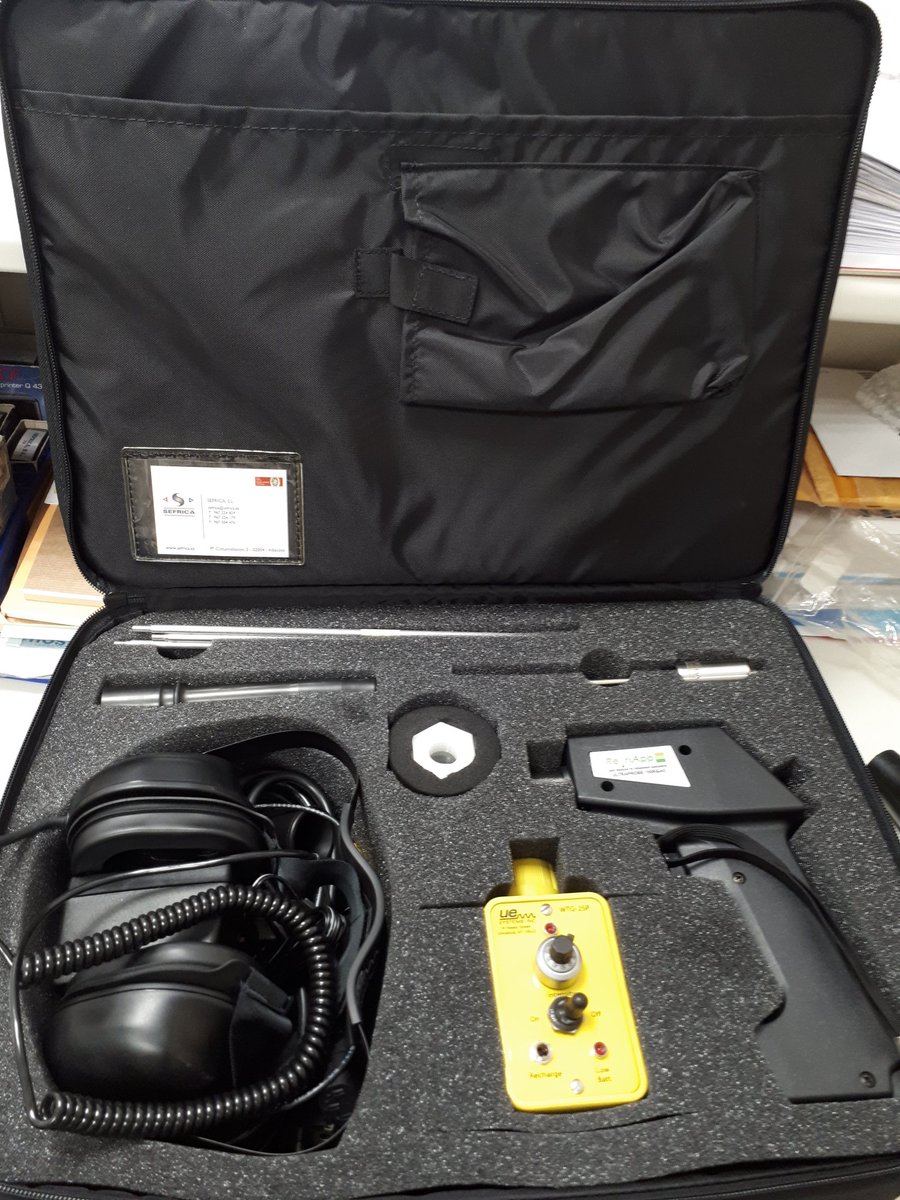 Sefrica_SL's tweet image. Realizando el #Unboxing de nuestro nuevo detector de fugas de refrigerante por ultrasonidos suministrado por @refriapp. Una herramienta moderna que ponemos al servicio de nuestros clientes