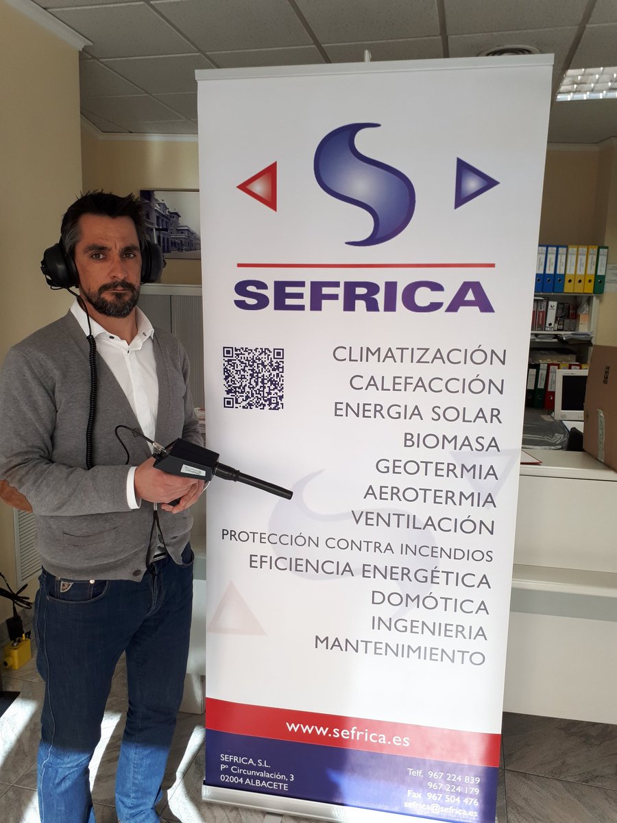 Sefrica_SL's tweet image. Realizando el #Unboxing de nuestro nuevo detector de fugas de refrigerante por ultrasonidos suministrado por @refriapp. Una herramienta moderna que ponemos al servicio de nuestros clientes