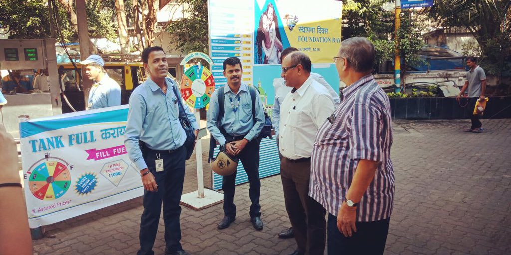 ShrutiJoshi2012's tweet photo. Customers sharing experience at National petroleum Dadar Mumbai @BPCLRetail @BPCLimited @bpcretailmumbai @BPCLSubhankar https://t.co/VCDTwUkYys