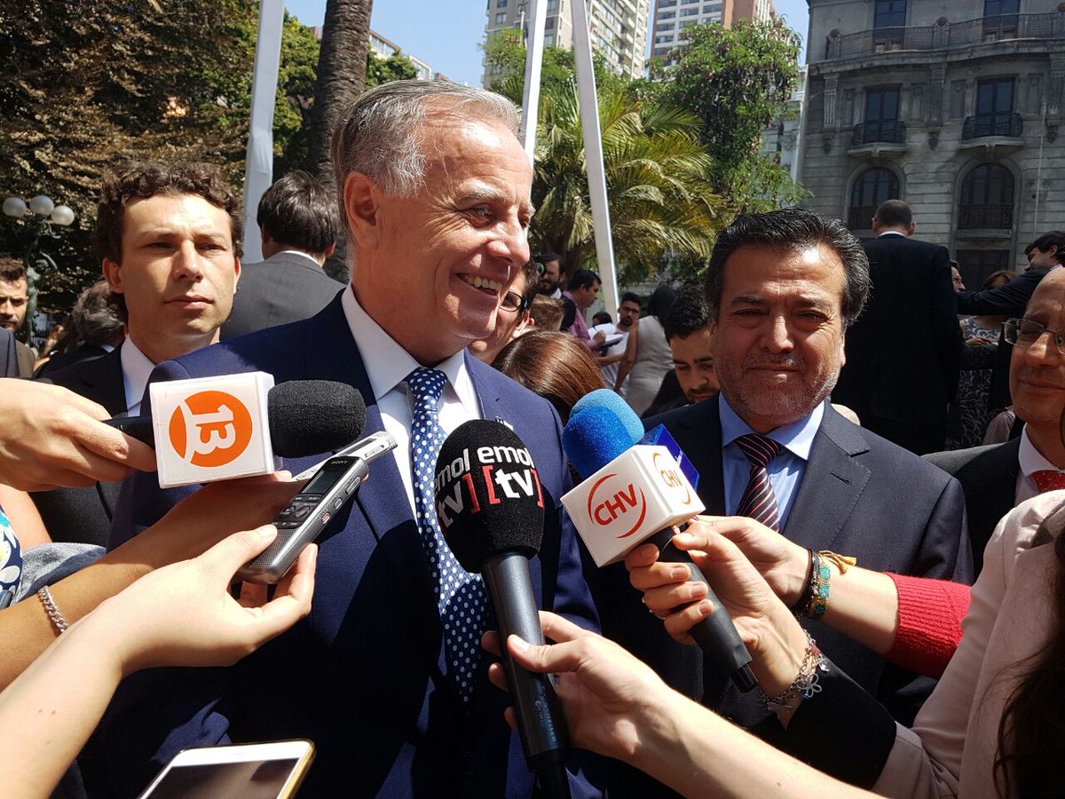 Emilio Santelices C. (@esantelicesc) on Twitter photo Quiero agradecer los innumerables mensajes de apoyo, cariño y respaldo a mi designación por parte del Presidente <a href="/sebastianpinera/">Sebastian Piñera</a>. Espero responder vuestras confianza con trabajo duro, y que juntos podamos tener una #SaludPública de la que nos podamos sentir orgullosos. Quiero agradecer los innumerables mensajes de apoyo, cariño y respaldo a mi designación por parte del Presidente <a href="/sebastianpinera/">Sebastian Piñera</a>. Espero responder vuestras confianza con trabajo duro, y que juntos podamos tener una #SaludPública de la que nos podamos sentir orgullosos.