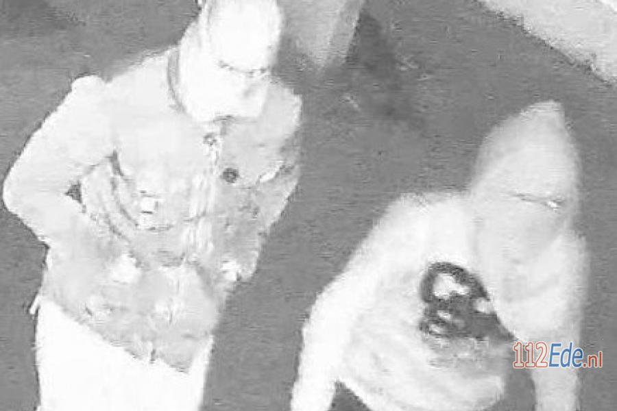 🚨 Beelden vrijgegeven van daders vuurwerkexplosie Trumandreef 112.press/QCbcs9 #Ede #112Nieuws https://t.co/pOz4vOYDFG