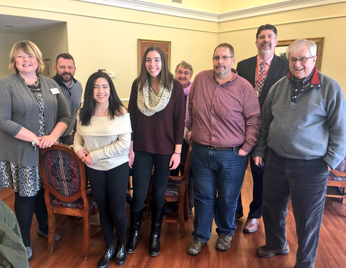 LeRoy_CSD's tweet photo. Big thanks to @LeRoyRotary for continuing to host our senior Knights each week at their weekly luncheon! Today Trinity Dziedzic &amp; Emily Leone joined the fun!
#OatkanKnights
#LRcommunity
#LR18🎓 https://t.co/clDTGWoOca